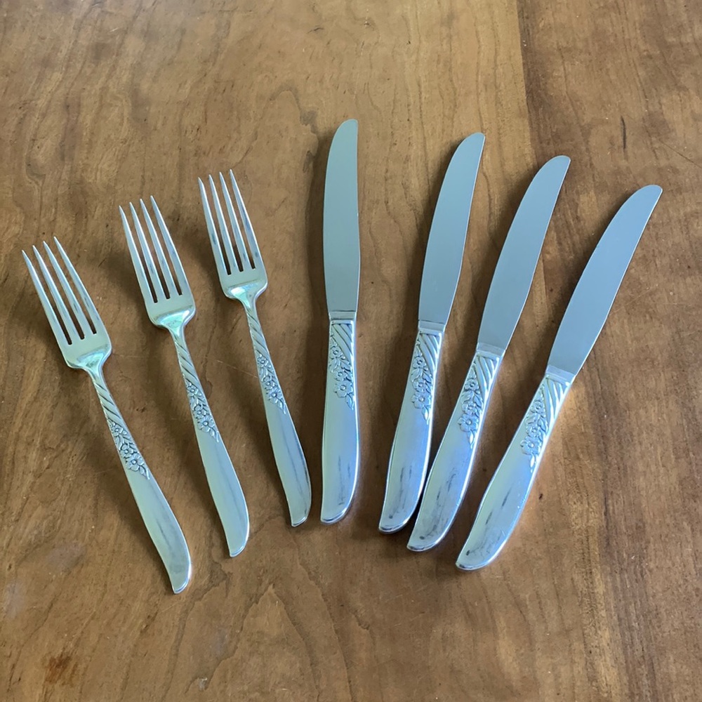 7 pieces Wm A Rogers Oneida ROSALIE Silverplate Flatware